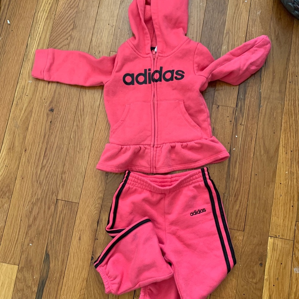 Toddler 18M Adidas sweatsuit 💕